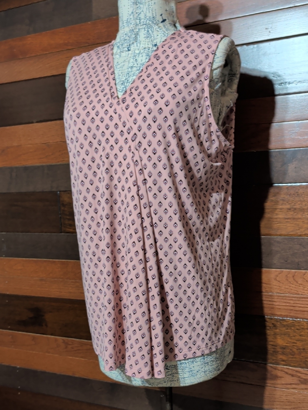 croft & barrow Pink Printed V-Neck Sleeveless Blouse - Picture 5 of 9